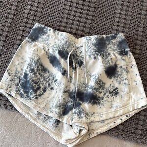 lululemon inner glow short